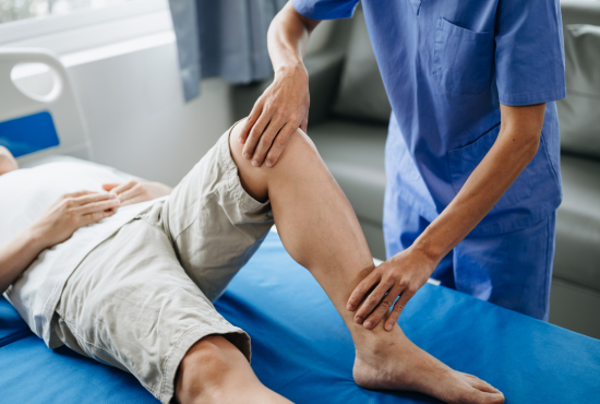 How Physiotherapy Helps in Knee Pain & Arthritis